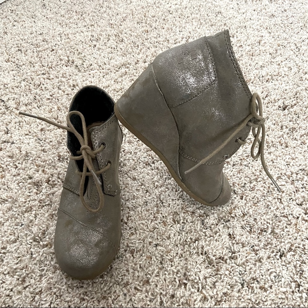 Beautiful Silver Toms Wedges